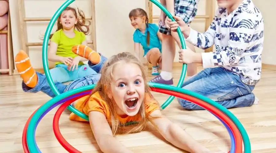 children playing with hollahoops